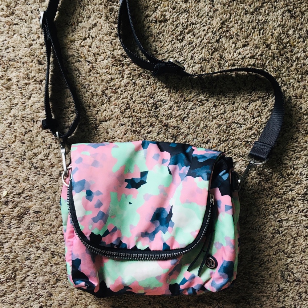 Lululemon festival crossbody bag